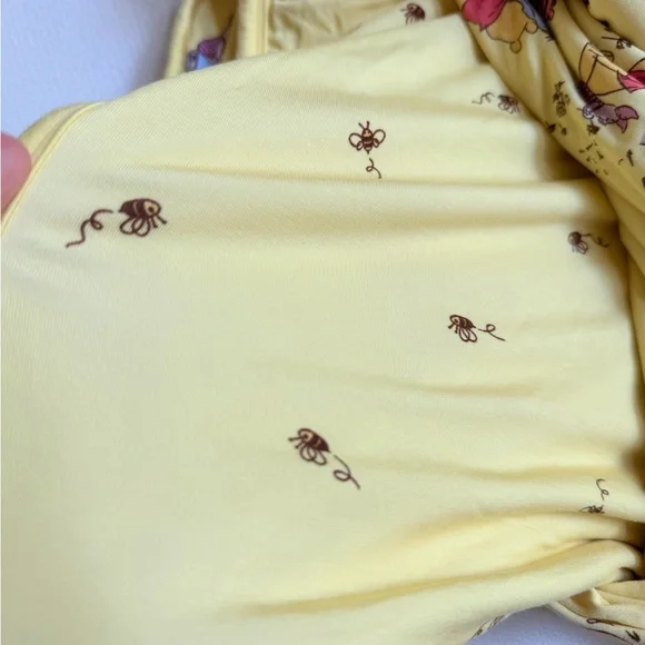 Little Sleepies Playtime with Pooh cloud blanket - Picture 3 of 4